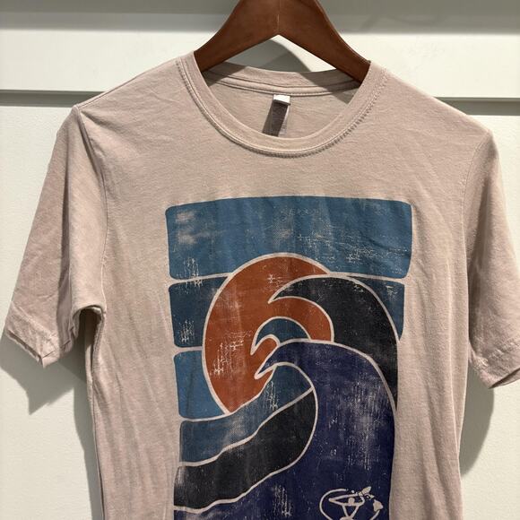 Duke's Waikiki Shirt Mens Small Tan Retro Surf Wave Graphic Tee Hawaii Beach - Picture 4 of 11